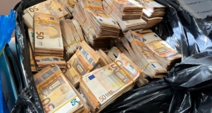 Rubano uno zainetto in un minimarket e dentro ci sono… 10.000 euro in contanti