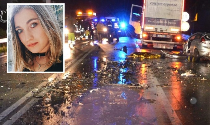 Ubriaco al volante fa un frontale con un Tir: la fidanzata 26enne è morta, lui arrestato