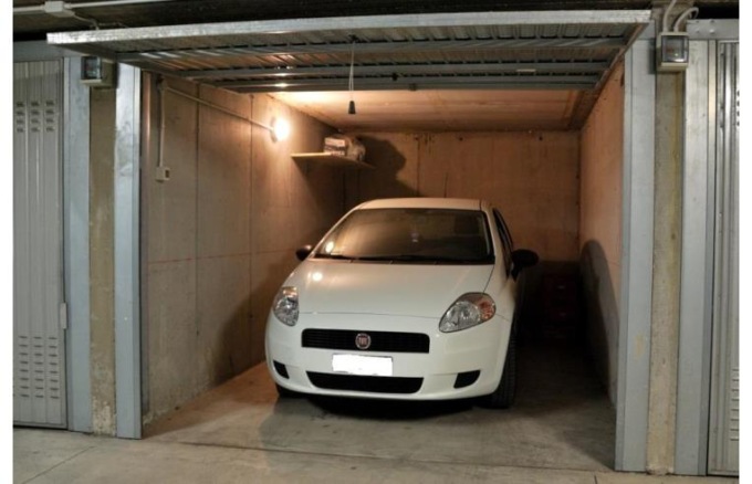 Denuncia il furto dell’auto, ma da un mese l’aveva messa nel box del vicino