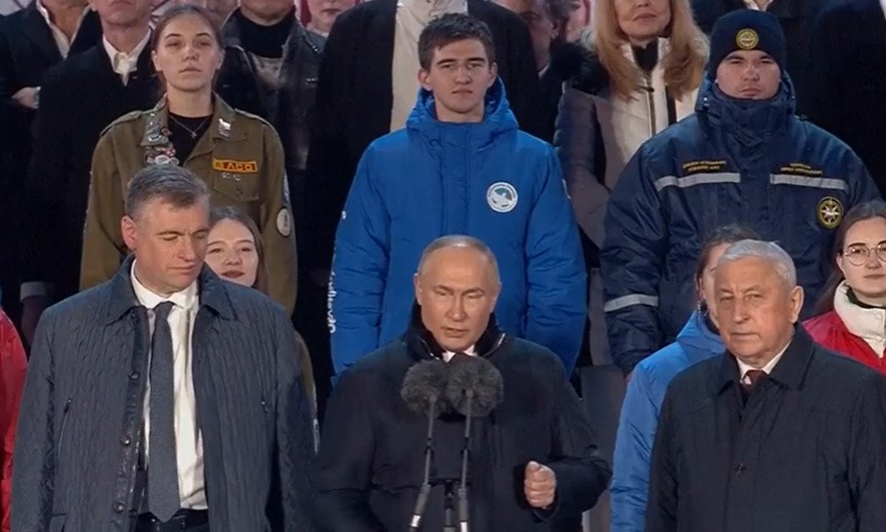La festa a Mosca dopo l'esito delle elezioni
