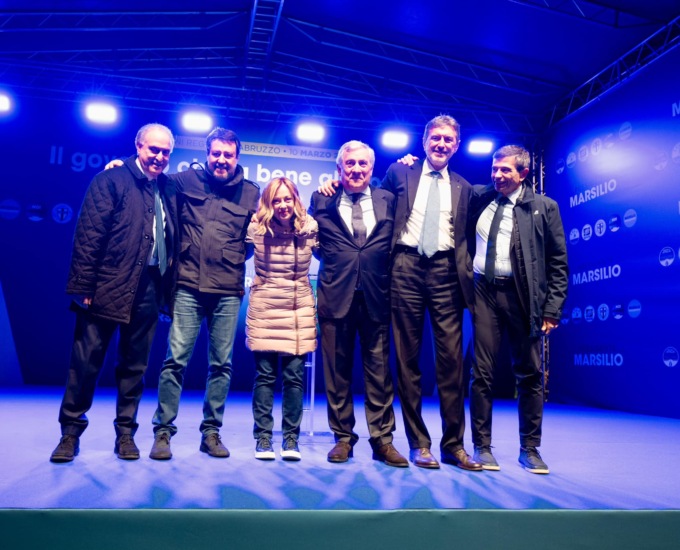 Pranzo da Meloni post Abruzzo con tutto il Governo, Tajani ride, Salvini meno, mentre il Campo larghissimo già traballa