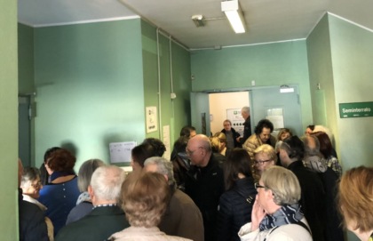 Quanto tempo passiamo in coda negli uffici pubblici e dove sono gli sportelli più “lumaca”: la classifica