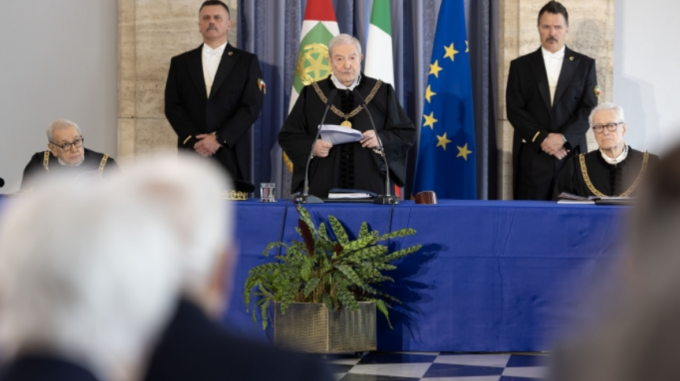 “Legiferare su famiglie arcobaleno e fine vita”: la strigliata della Corte Costituzionale al Parlamento