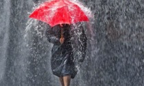 Italia nella morsa del maltempo: domenica con l'ombrello (e allerta) su tutto il Nord