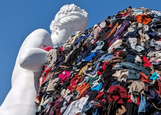 La Venere degli Stracci torna a Napoli dopo il rogo: “regalo alla città” finanziato da Pistoletto