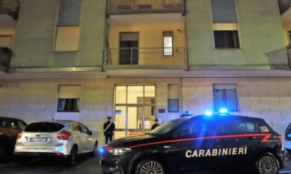 Tragedia in una famiglia musulmana ad Asti: figlia uccide il padre 50enne per difendere madre e fratellini