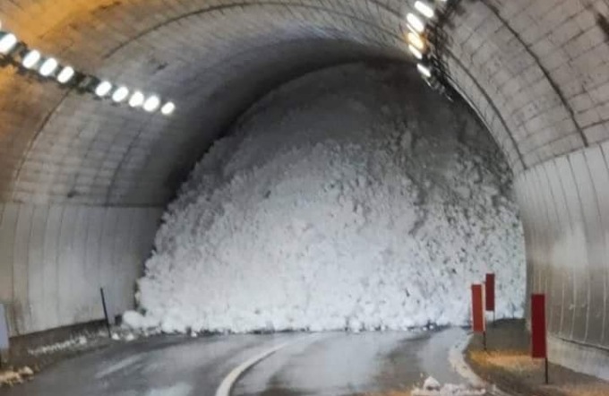 Italia nella morsa del maltempo: frane, pioggia, trombe d’aria e allerta in 17 regioni
