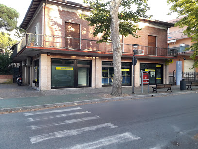 Gli rubano la pensione, 96enne insegue la ladra e viene investito dal complice