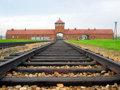 Diciottenne italiano in gita con la scuola ad Auschwitz e Birkenau ruba un reperto del campo di concentramento