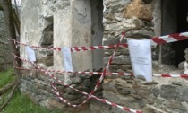 Mistero della ragazza trovata morta in una chiesa sconsacrata Val d'Aosta, il testimone: "Sembravano due vampiri"