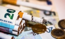 Aumentano (per la terza volta in tre mesi) le sigarette: tutti i prezzi da venerdì 5 aprile 2024