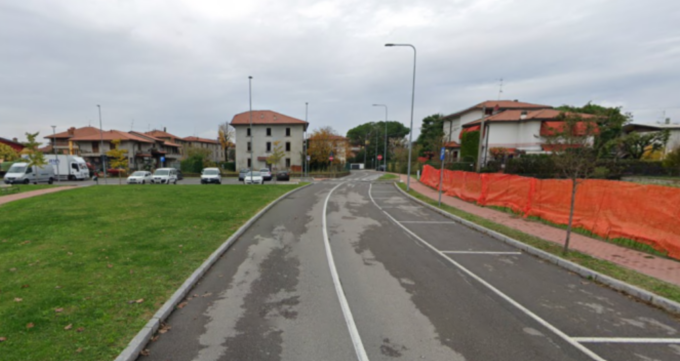 Un ladro particolarmente motivato: per rubare una bici, sega tutto l’albero