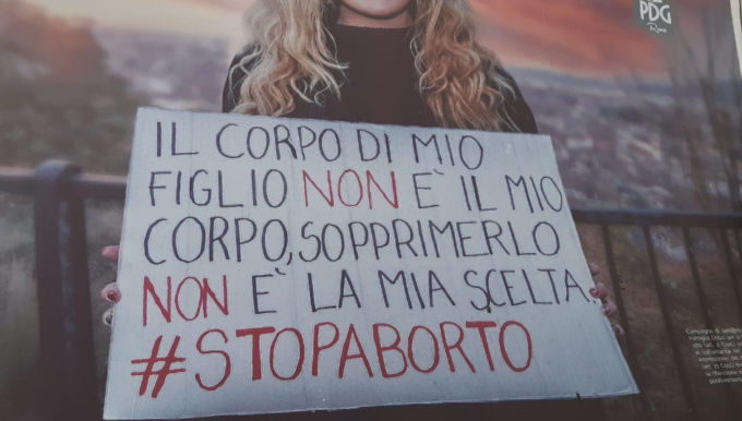 Sì agli anti-abortisti nei consultori… ma il sostegno per le coppie che non riescono ad avere figli rinviato al 2025