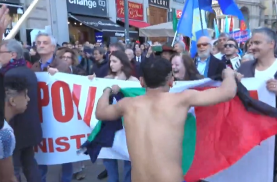 25 aprile di tensione: a Milano giovani nordafricani contro Brigata Ebraica. Meloni: “Fine del Fascismo pose le basi per democrazia”