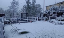 Neve a fine aprile in Lombardia (non solo sulle cime dei monti): le foto