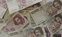 Impiegato precario trova 160 milioni di lire in una cassapanca: un tesoro che ora è carta straccia