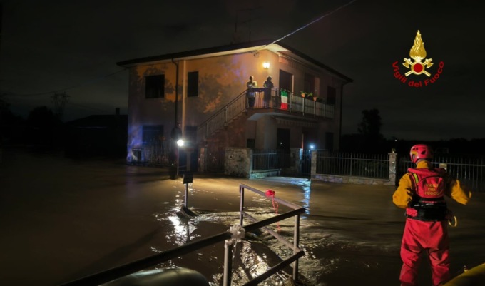 Previsioni meteo 17 maggio 2024: allerta rossa sul Veneto, arancione sulla Lombardia. Le zone a rischio