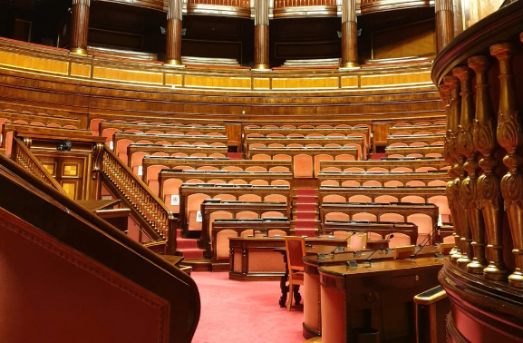 Quanto guadagnano i senatori a vita: stipendio, benefit, pensione e rimborsi (che risparmieremo con l’abolizione)