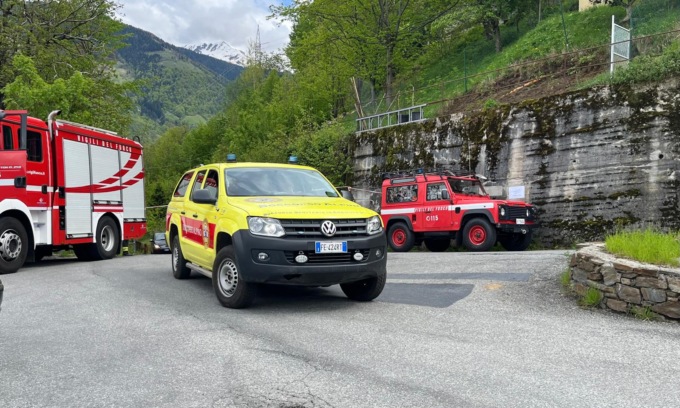 Precipita dalla zip line e muore davanti alle nipoti che le stavano facendo un video