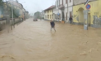 Nubifragi, fiumi in piena e frane: un weekend con l'allerta rossa sull'Italia. Le regioni più colpite