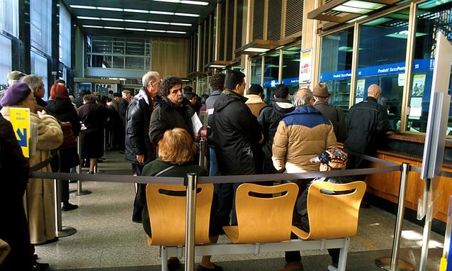 Quando arriva la pensione a giugno (in ritardo) e per chi aumenta: le tabelle con gli importi