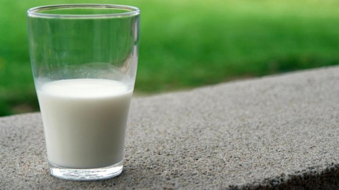 Latte dal gusto anomalo prodotto per grandi supermercati richiamato: tutti i lotti