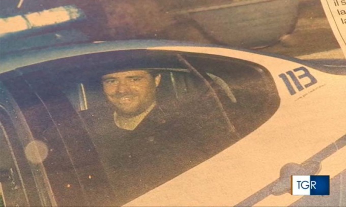 Sfregia la ex e uccide il suocero. Poi sorride ai fotografi e provoca la vedova: “Come sta tuo marito?”