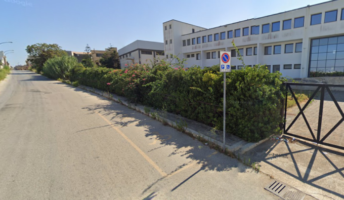 Insegnante investita e uccisa davanti a scuola da un furgone