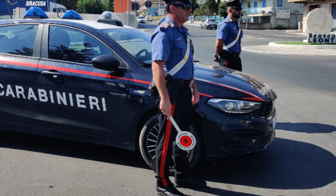 Spara a un ventenne e si vanta sui social (ma pure i carabinieri vedono il video)