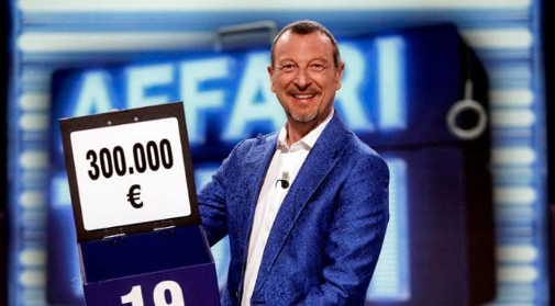 Ultima puntata di Affari Tuoi: chi sarà il nuovo conduttore. Amadeus si porta al Nove “I Soliti Ignoti”