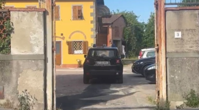 Mamma di tre figli trovata senza vita, ipotesi strangolamento: fermato il marito