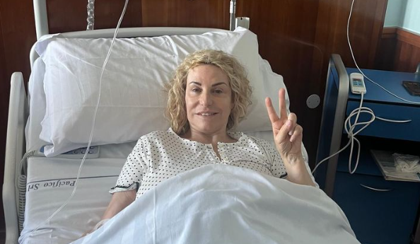 Antonella Clerici operata d’urgenza, asportate entrambe le ovaie: come sta la conduttrice