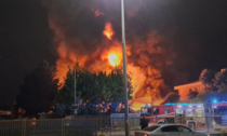 Maxi incendio ad Ancona: a fuoco un'azienda, evacuate 3 famiglie