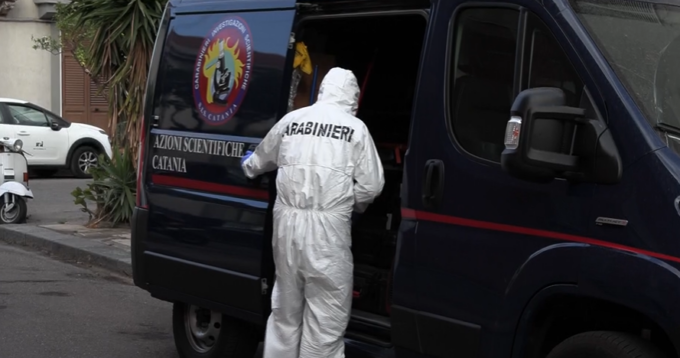 Fa commenti sulla figlia del vicino, lui lo uccide a colpi di forbici