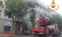 Intrappolati al terzo piano del palazzo in fiamme, tre morti