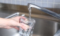 L'acqua del rubinetto è sicura da bere? Cosa dicono gli esperti