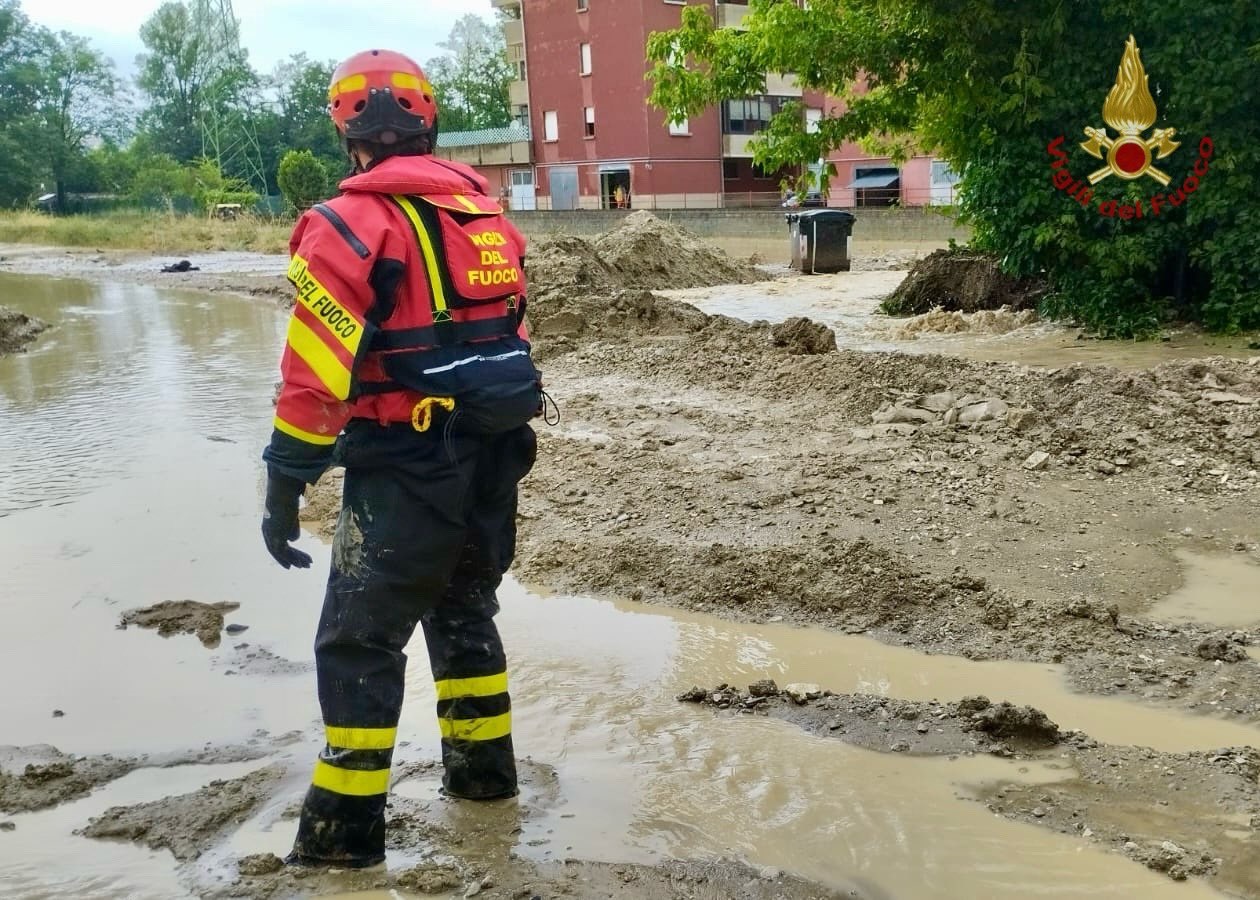Lombardia nella morsa del maltempo: frane, tetti crollati, allagamenti