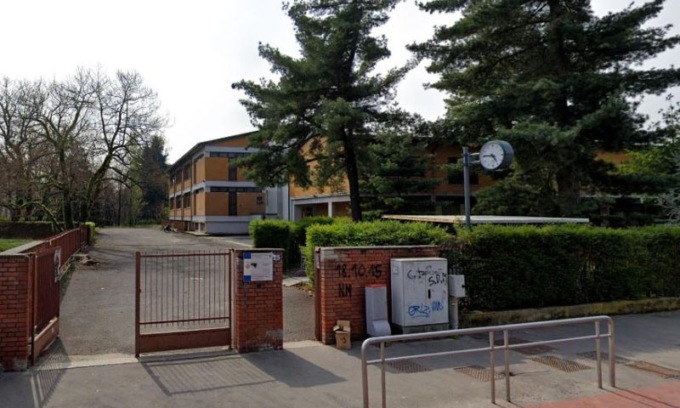 Professore stroncato da un malore: trovato morto in bagno all’ultimo giorno di scuola