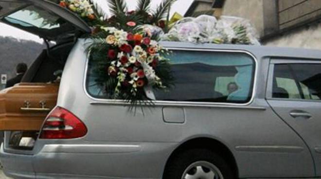 Rubato il carro funebre fuori dalla casa del defunto prima del funerale