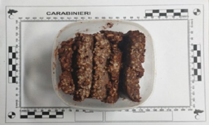 Mamma intossicata dai biscotti alla cannabis lasciati in cucina dal figlio