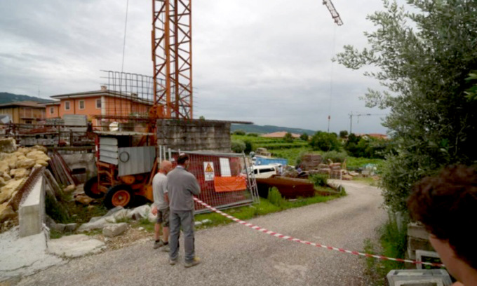 Incidenti sul lavoro: muore travolto dalla legna a Verona, esplosione in una fabbrica di fuochi d’artificio a Messina