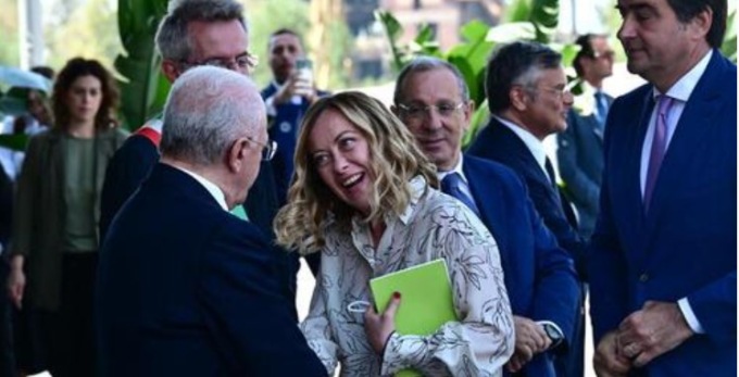 Ancora tu? Meloni e De Luca fanno pace… e la premier “gela” Conte sul Reddito di cittadinanza