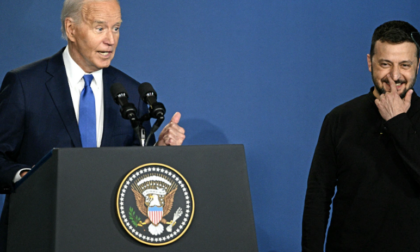 Il lapsus di Biden che presenta Zelensky come "il presidente Putin". Poi confonde Kamala Harris con Trump