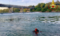 Finiscono nel fiume per recuperare un pallone: ritrovato il corpo anche del secondo ragazzo disperso