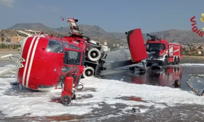 Si incendia elicottero dei vigili del fuoco: i due piloti salvi grazie alla loro prontezza