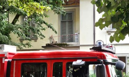 Catena di incidenti sul lavoro anche oggi: crolla un balcone, muratori gravissimi
