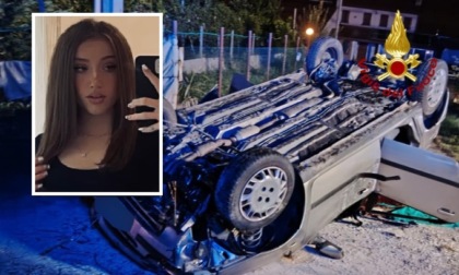 Cinque ragazzi si ribaltano con l'auto al ritorno dal mare: morta una 16enne