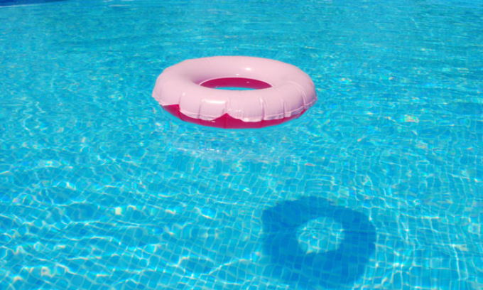 Ancora una tragedia in piscina, 13enne muore per malore