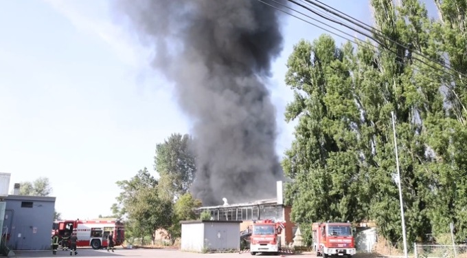 Esplosione in una fabbrica di materie plastiche: cinque feriti, due gravi