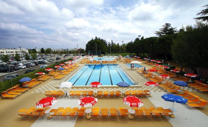 Bambina di 5 anni annega nella piscina dell’hotel